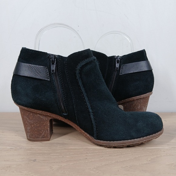 Clarks Collection Ankle Boots Womens 7.5M Black Suede Block Heel Classic Fall - Picture 3 of 12